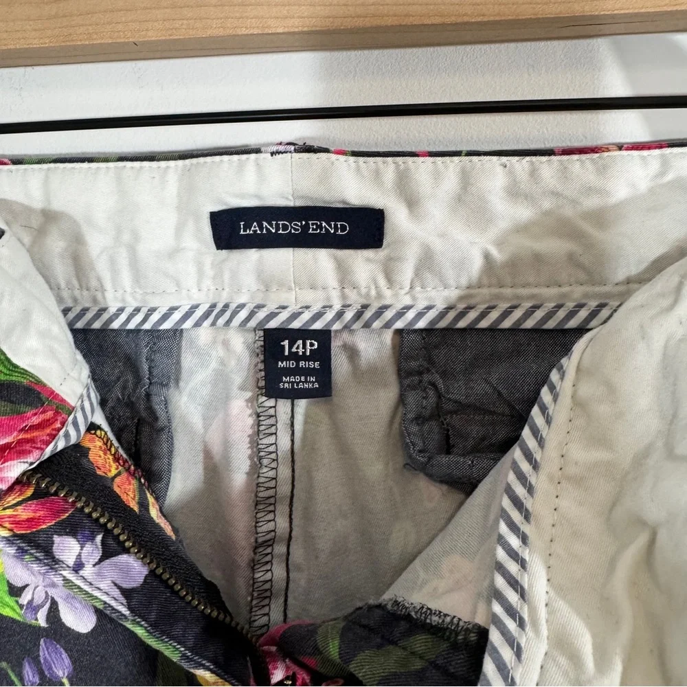 LANDS’END Floral Print Shorts Size‎ 14P Mid Rise Colorful Summer